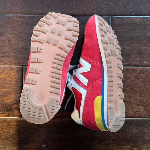 New Balance Womens Retro Sneakers Red and White Yellow - Picture 9 of 10